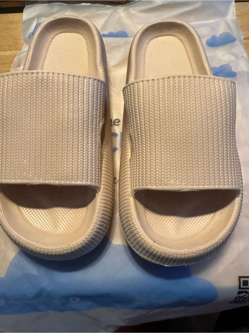 The Cloudies Slide Oat Latte Size Women 5.5-6.5 NWT